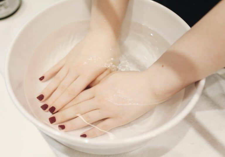 How to Remove Fake Acrylic Nails Easily at Home with Little to No Pain